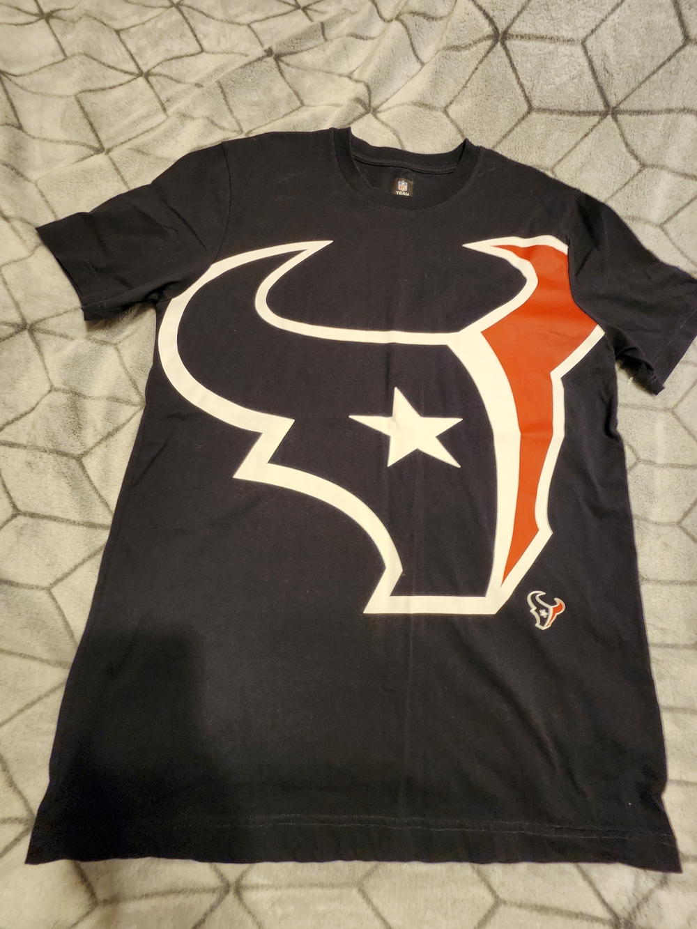 New Era Men’s Black Houston Texans Logo Tee with Red Accent